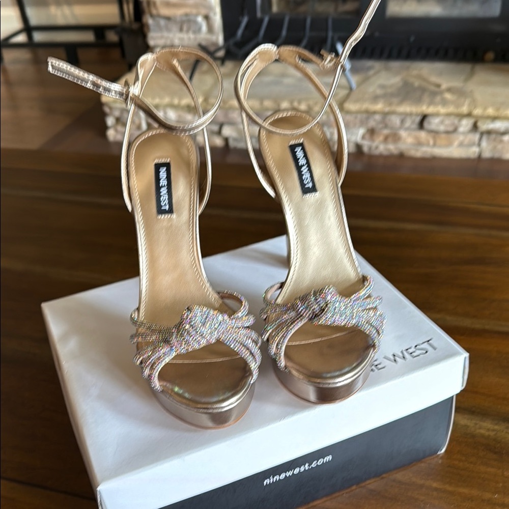 New Nine West Women's Gold Strappy Heels 8M